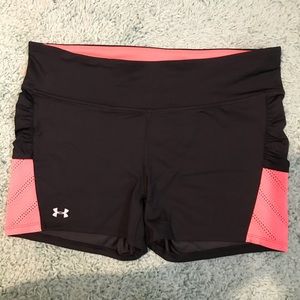 Under Armour Heat Gear Exercise Shorts black pink